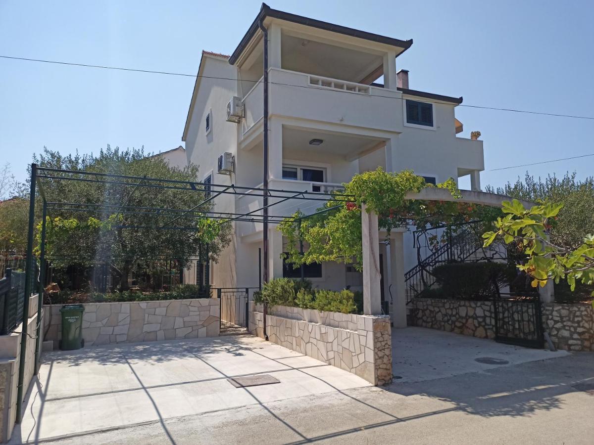 Apartments Romarin Supetar Exteriér fotografie